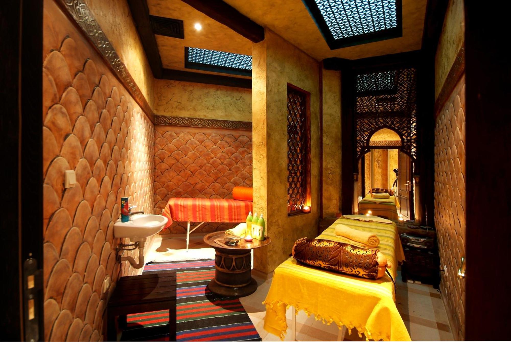 Karolina Hotel